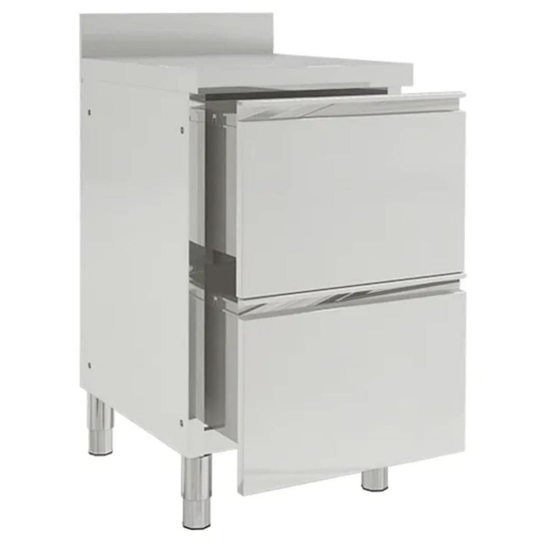 Das Sideboard zeigt Schubladen in Silber