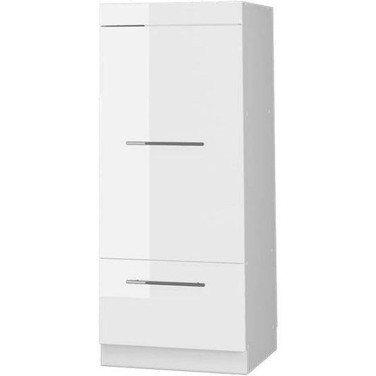 Der Hochschrank setzt auf glaenzende Oberflaechen