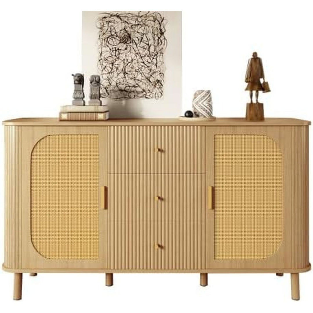 3 Schubladen und Flechtoptik an dem Sideboard