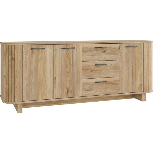 Das Sideboard vereint Form und strukturierte Fronten