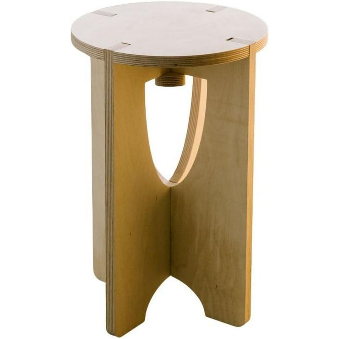 Hocker mit einer Fussauflage