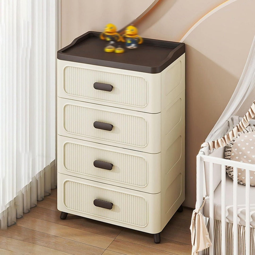 Gerundete Konturen praegen das Sideboard