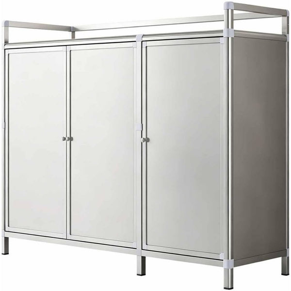 Beschichtete Flaechen praegen das Sideboard in Silber