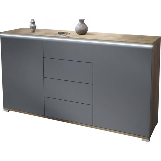 LED Beleuchtung trifft auf matte Oberflaechen an dem Sideboard
